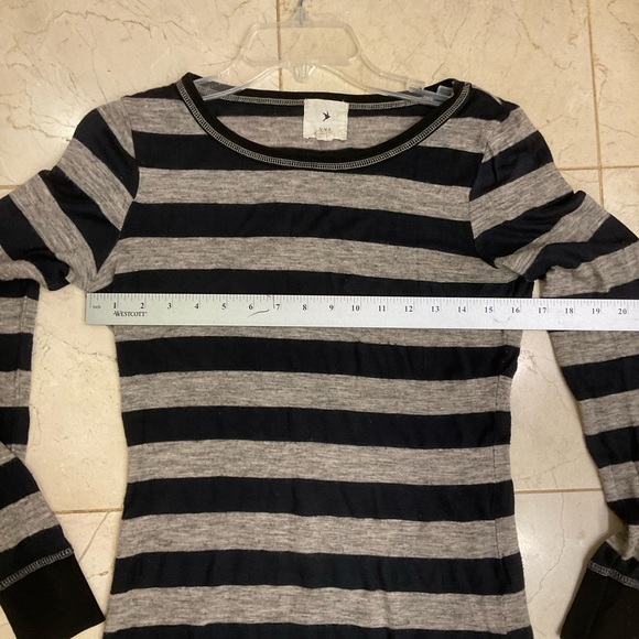FREE with purchase: Forever 21 Black /Grey Long Sleeve, Crew Neck Top, Sz Med - Picture 7 of 7
